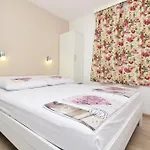 Apartment Mira Ii *