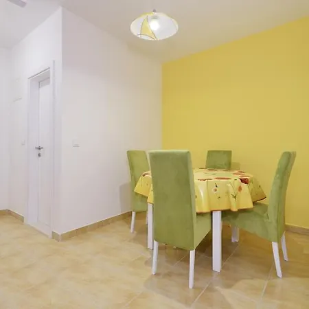 Apartment Mira Ii *