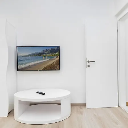 Apartment Mira Ii